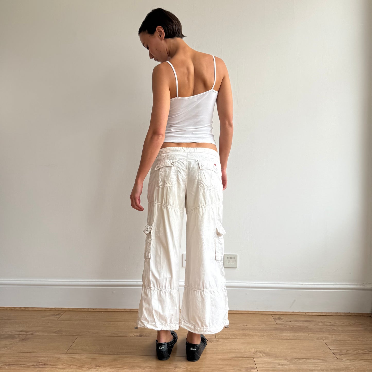 White toggle capris - Size M