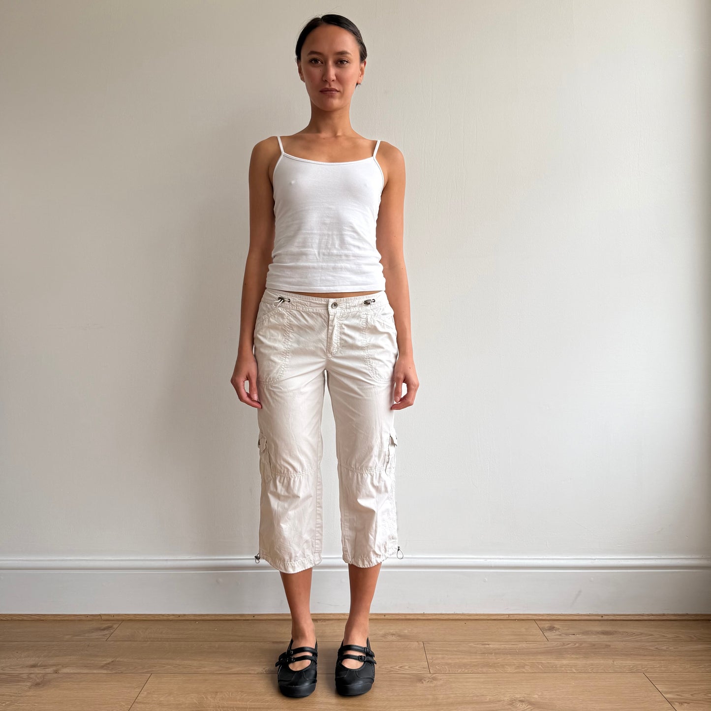 Cream toggle cargo capris - Size S