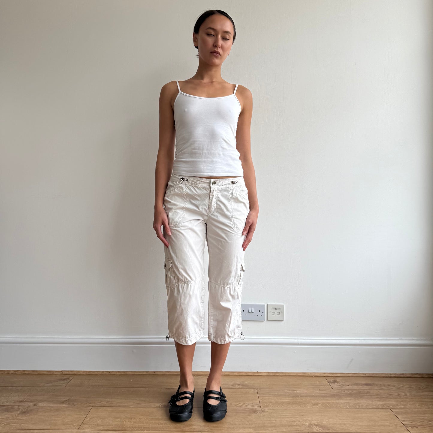 Cream toggle cargo capris - Size S