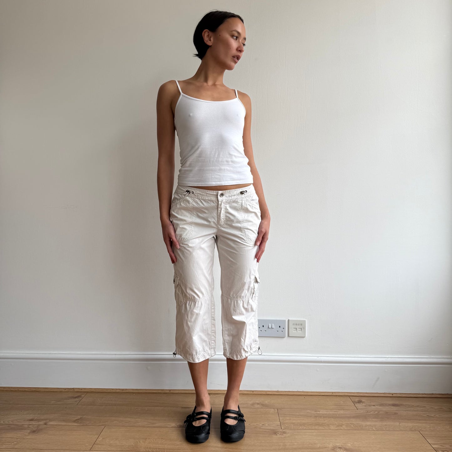 Cream toggle cargo capris - Size S