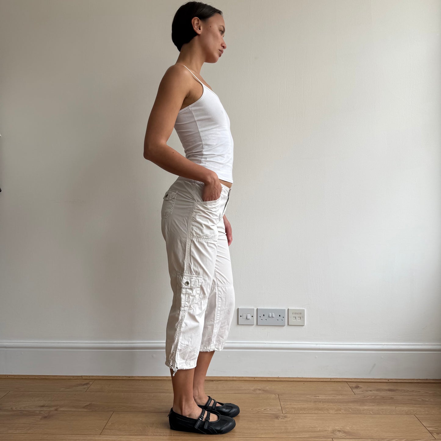 Cream toggle cargo capris - Size S