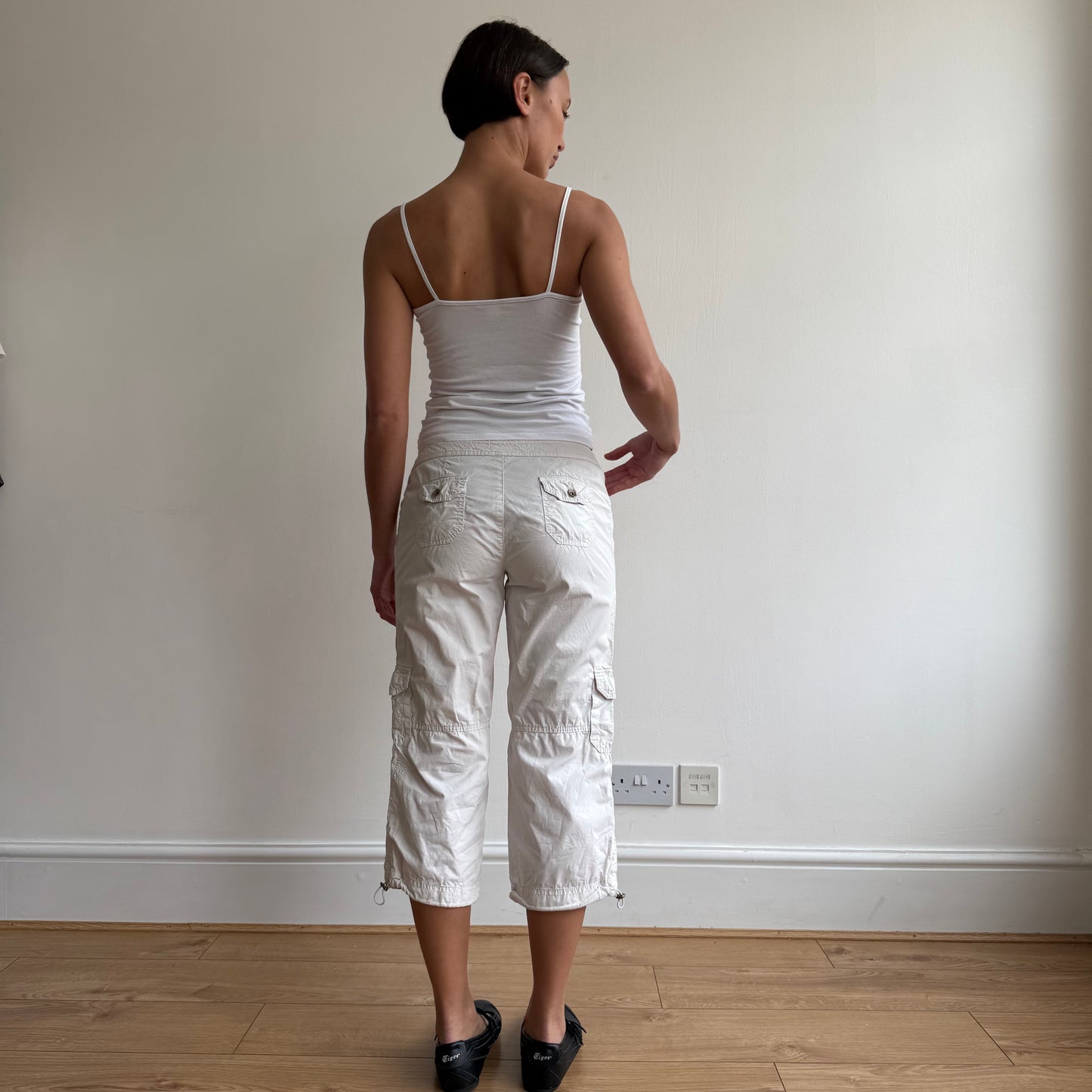 Cream toggle cargo capris - Size S