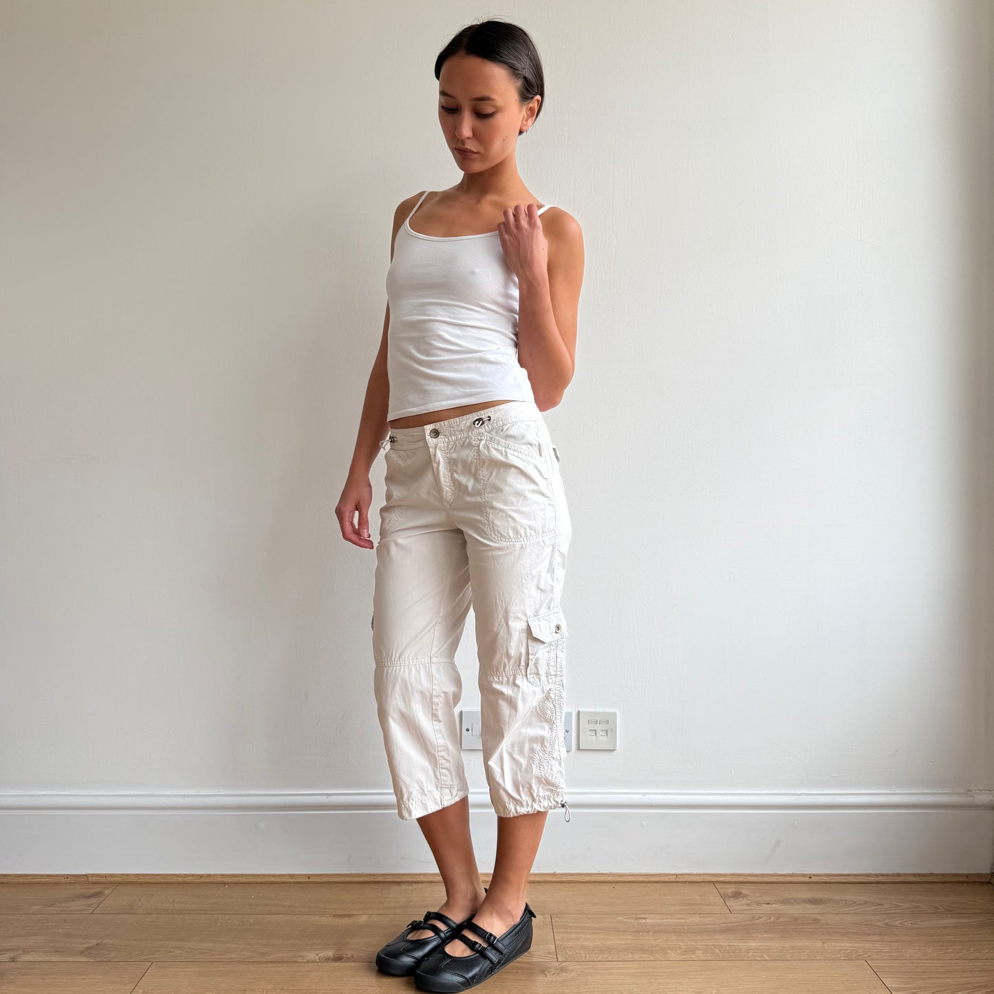 Cream toggle cargo capris - Size S
