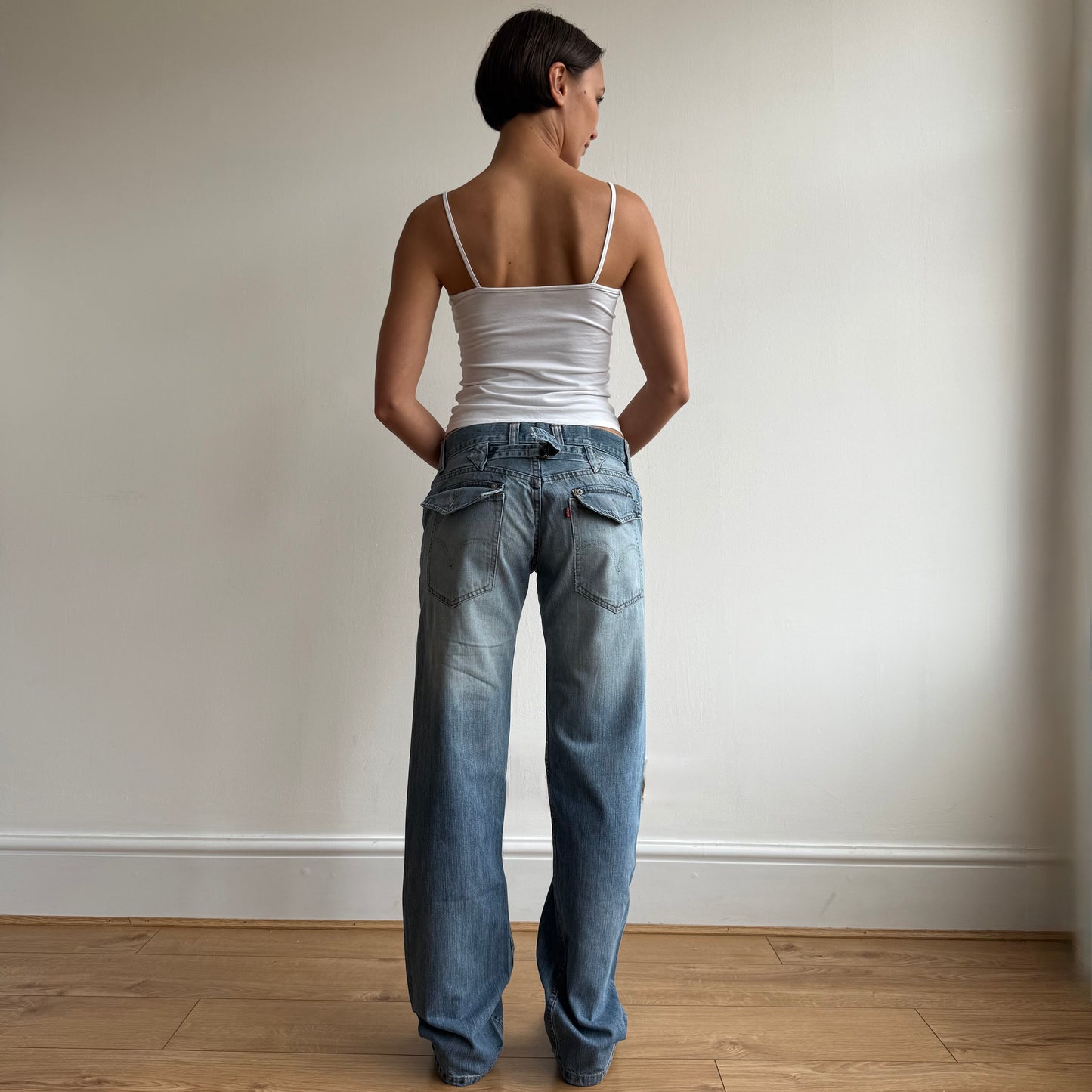 Levi’s cinch back jeans - Size 33x34