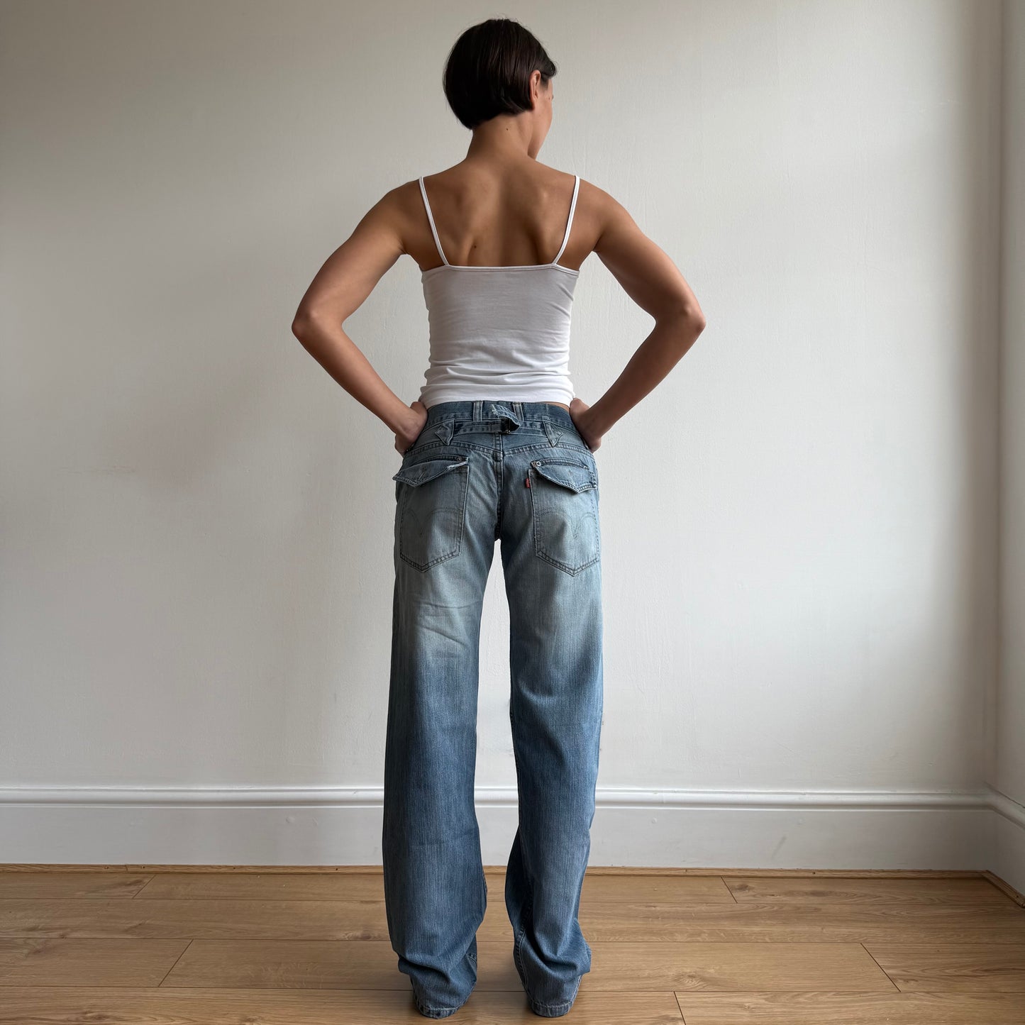 Levi’s cinch back jeans - Size 33x34