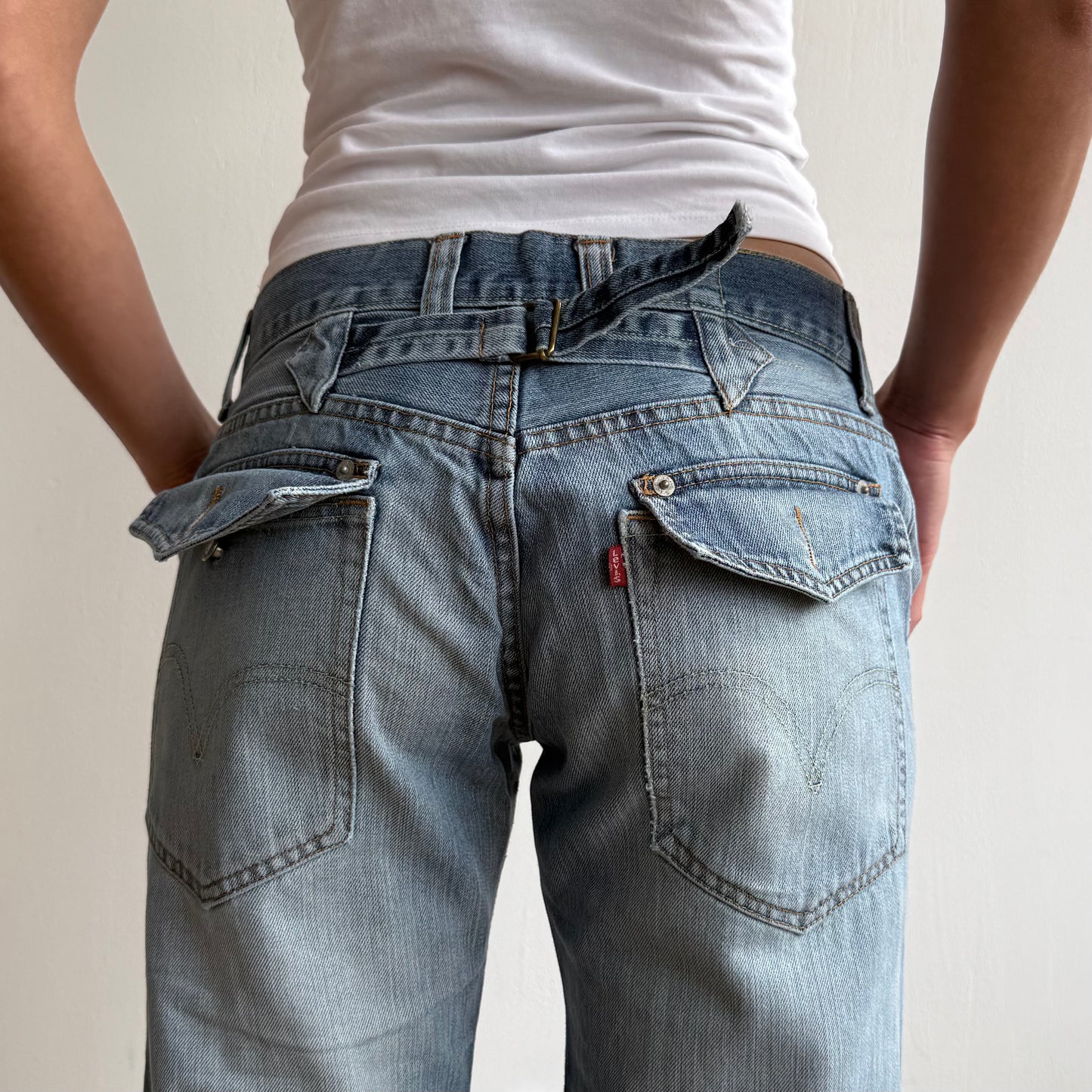 Levi’s cinch back jeans - Size 33x34