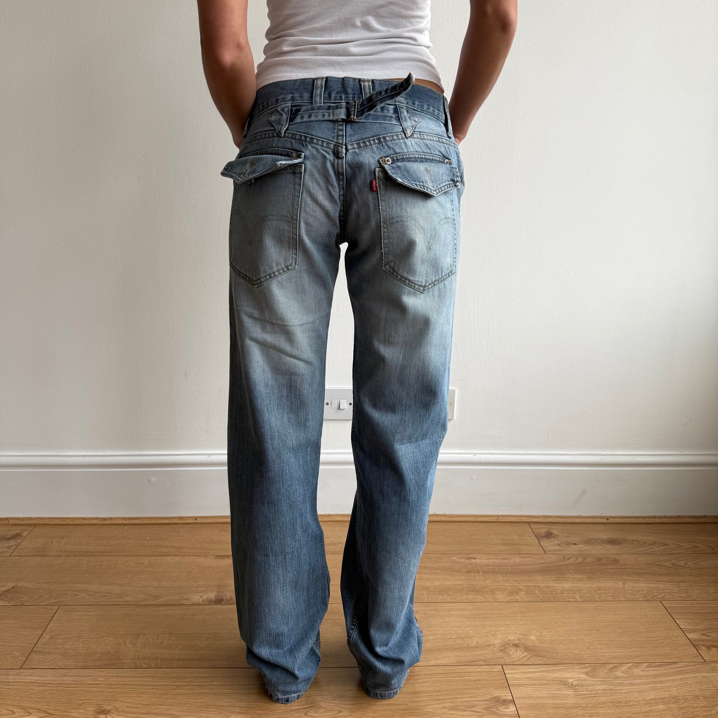 Levi’s cinch back jeans - Size 33x34