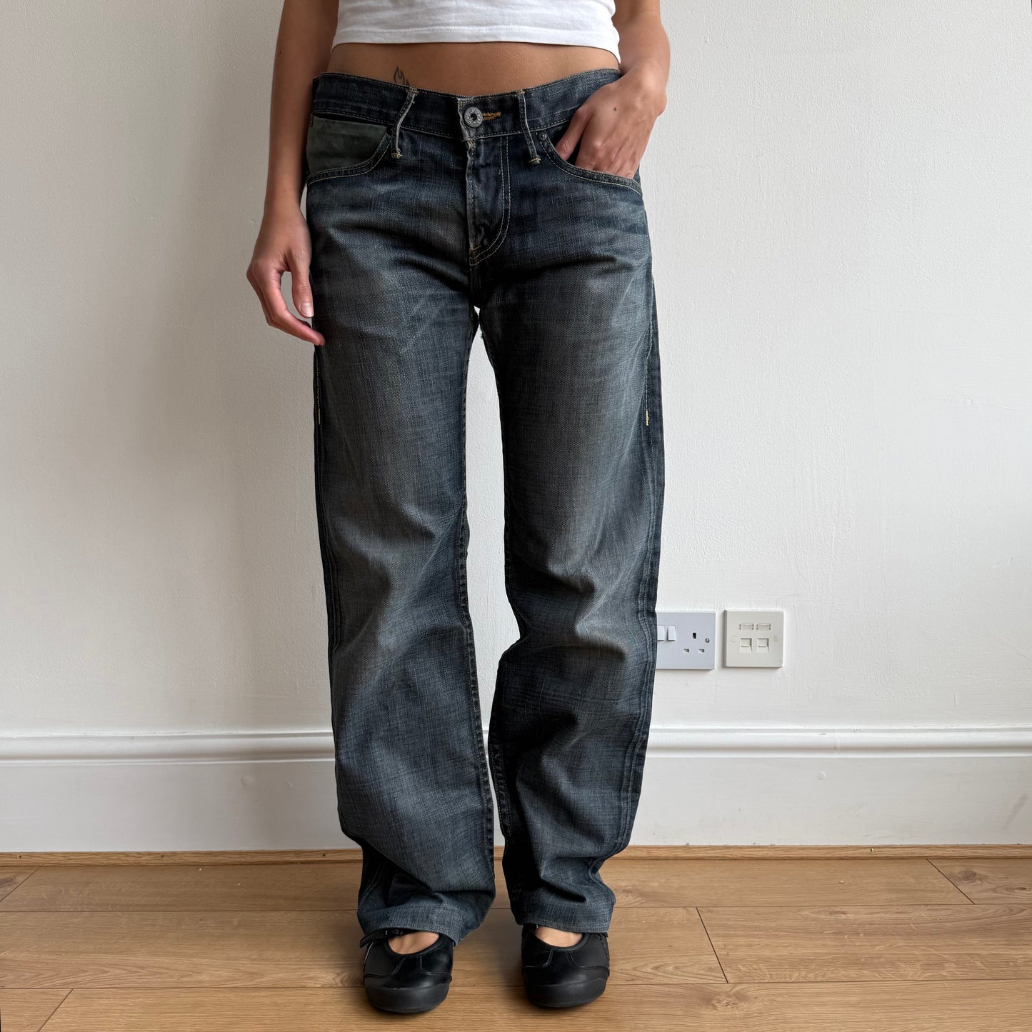 Levi’s star cinch back jeans - Size 31x34