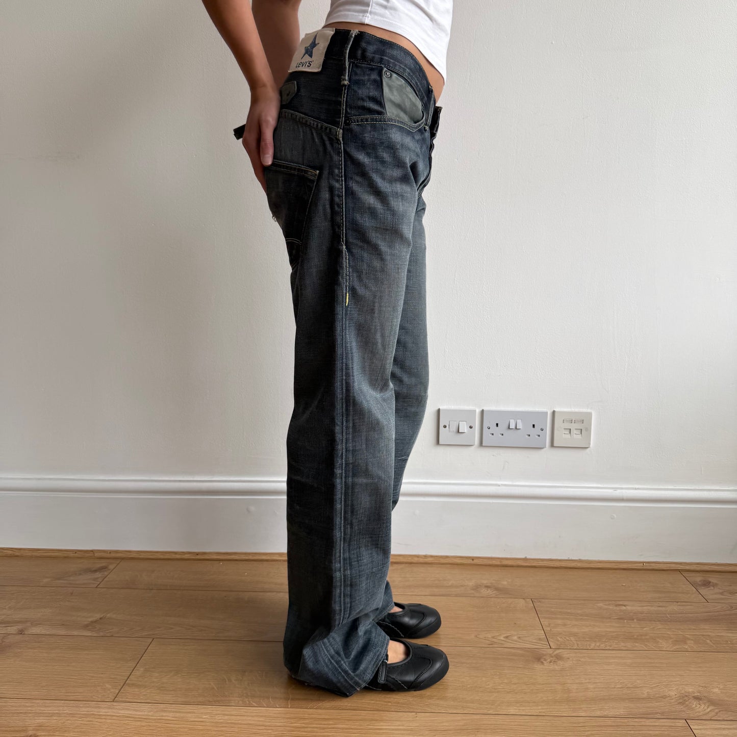 Levi’s star cinch back jeans - Size 31x34