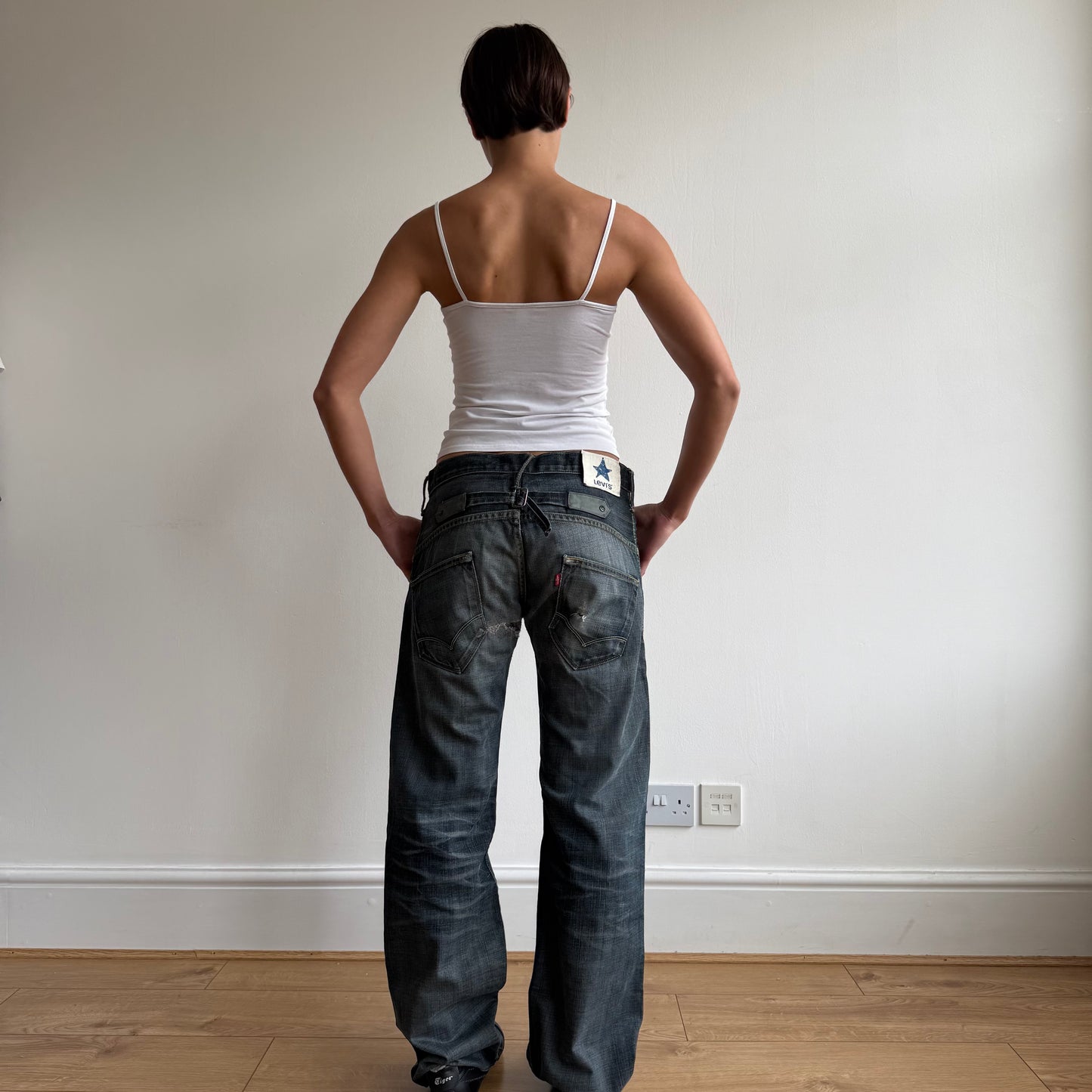 Levi’s star cinch back jeans - Size 31x34