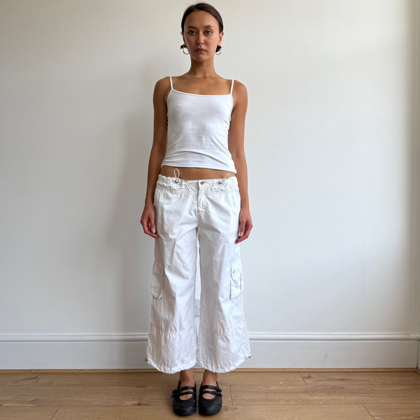 White toggle cargo pocket capris - Size S