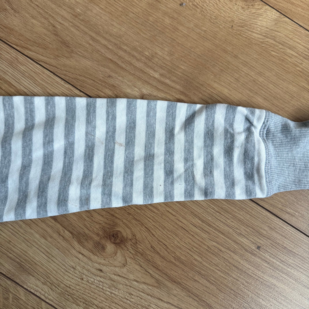 Grey + white striped hoodie - Size S