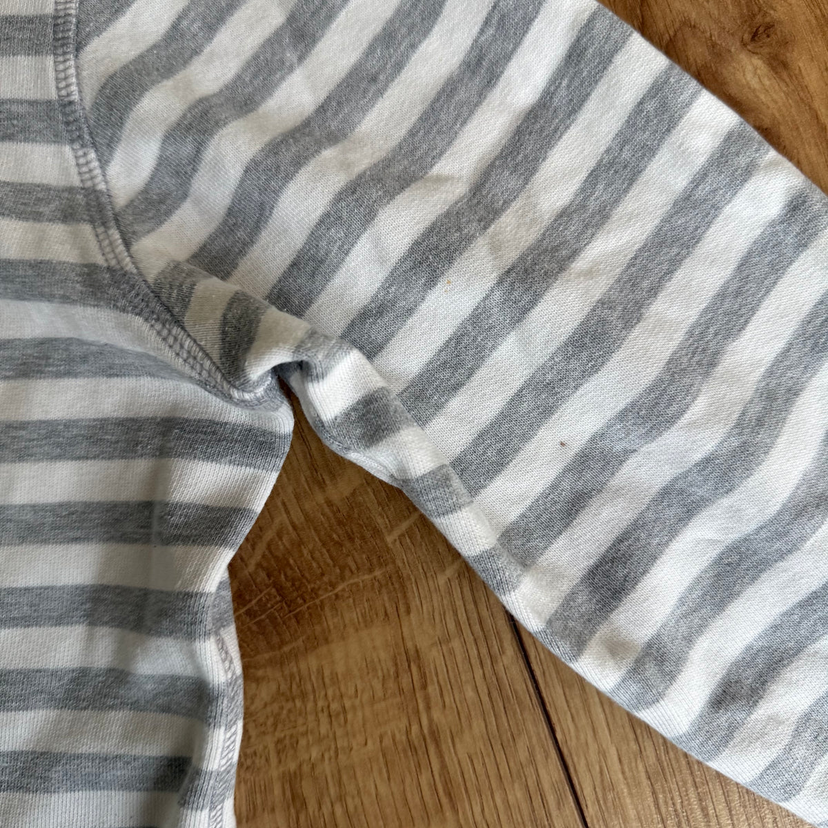 Grey + white striped hoodie - Size S