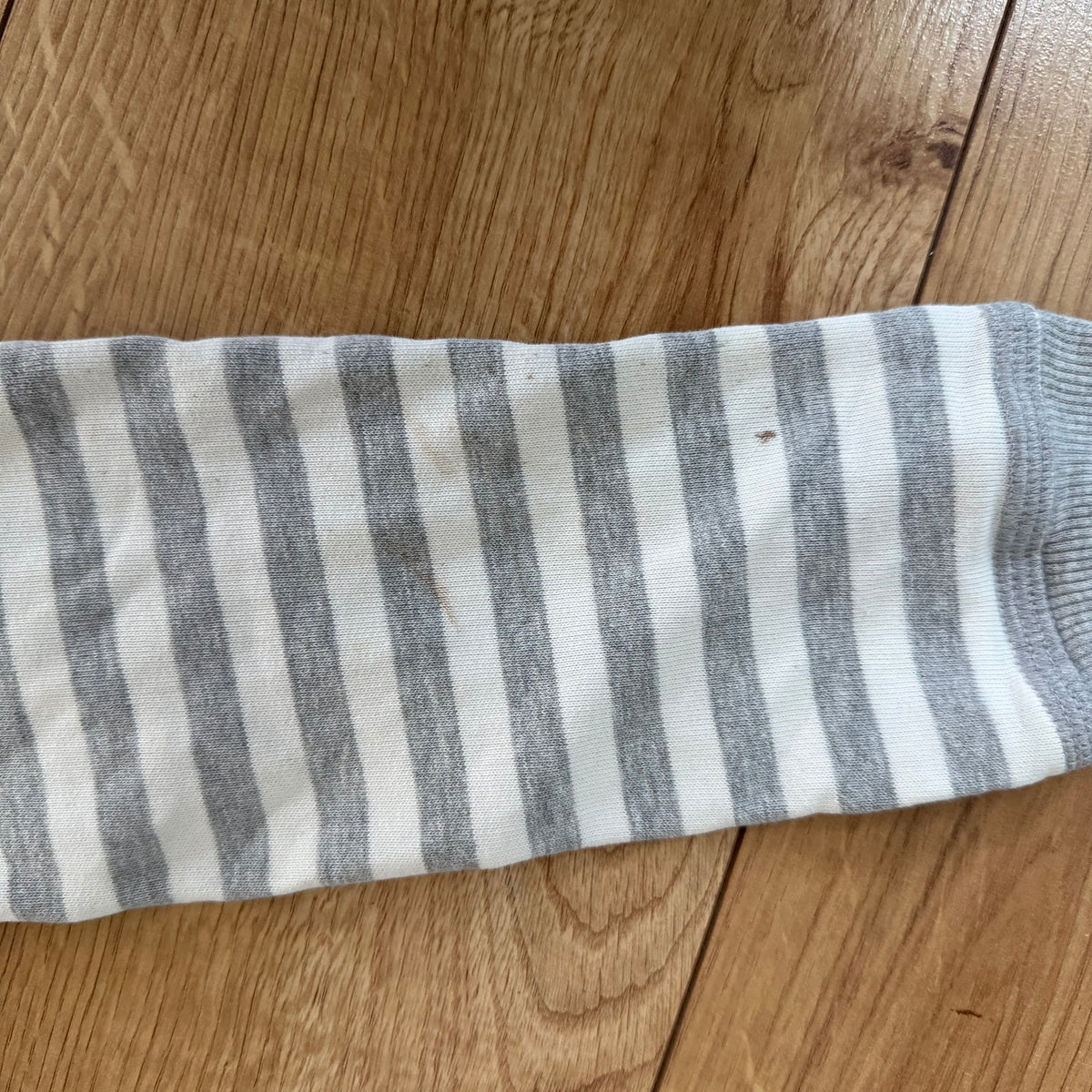 Grey + white striped hoodie - Size S