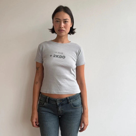 Grey y2k 2000’s graphic t-shirt - Size S