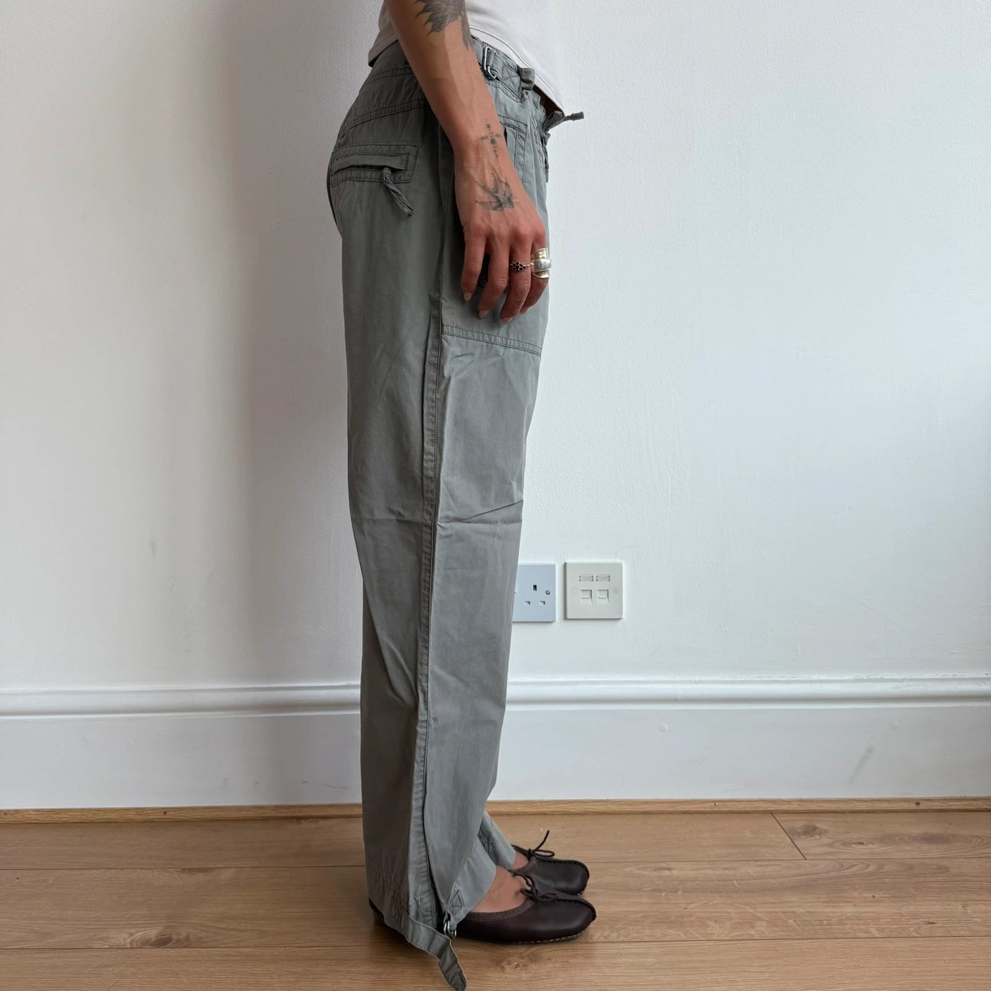 Khaki cargo buckle trousers / capris - Size S/M