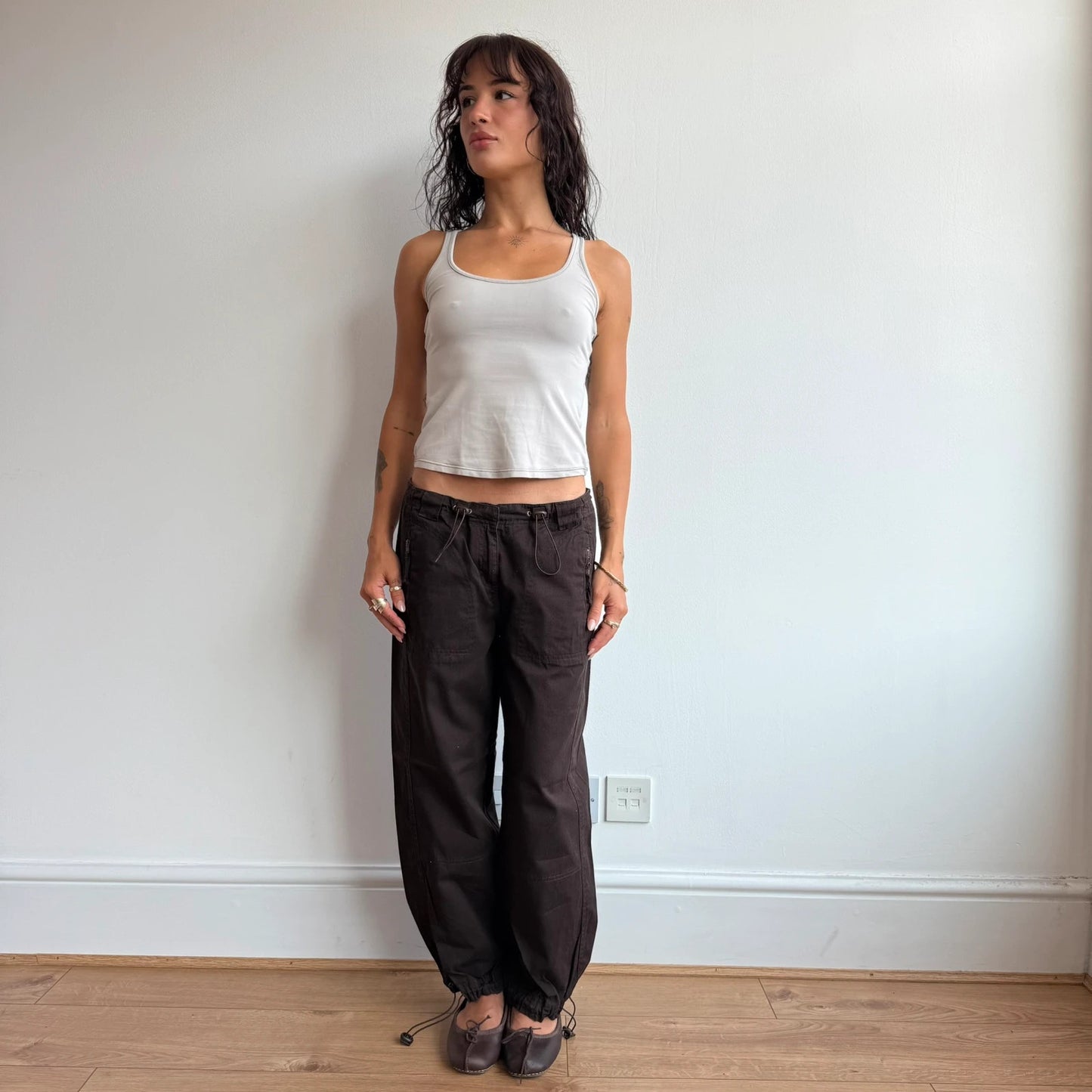 Brown toggle cargo capris - Size S