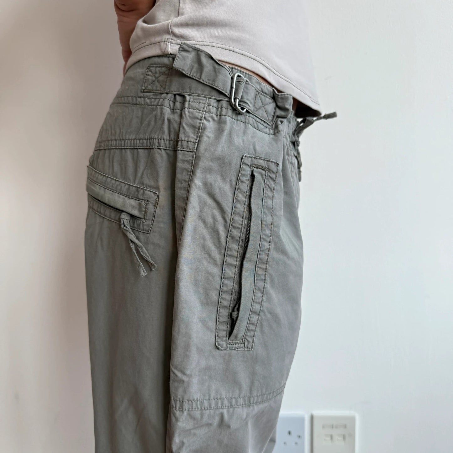 Khaki cargo buckle trousers / capris - Size S/M