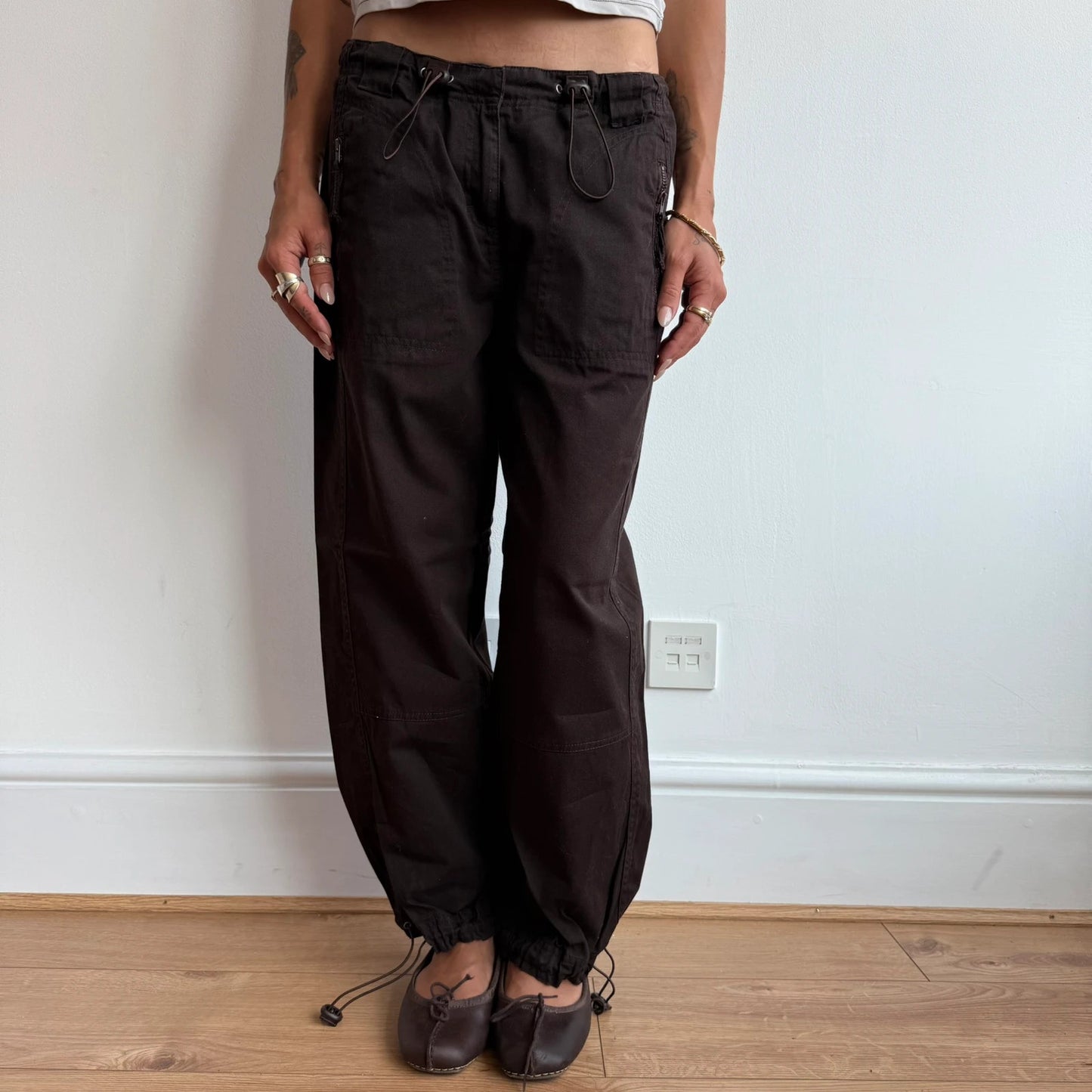 Brown toggle cargo capris - Size S