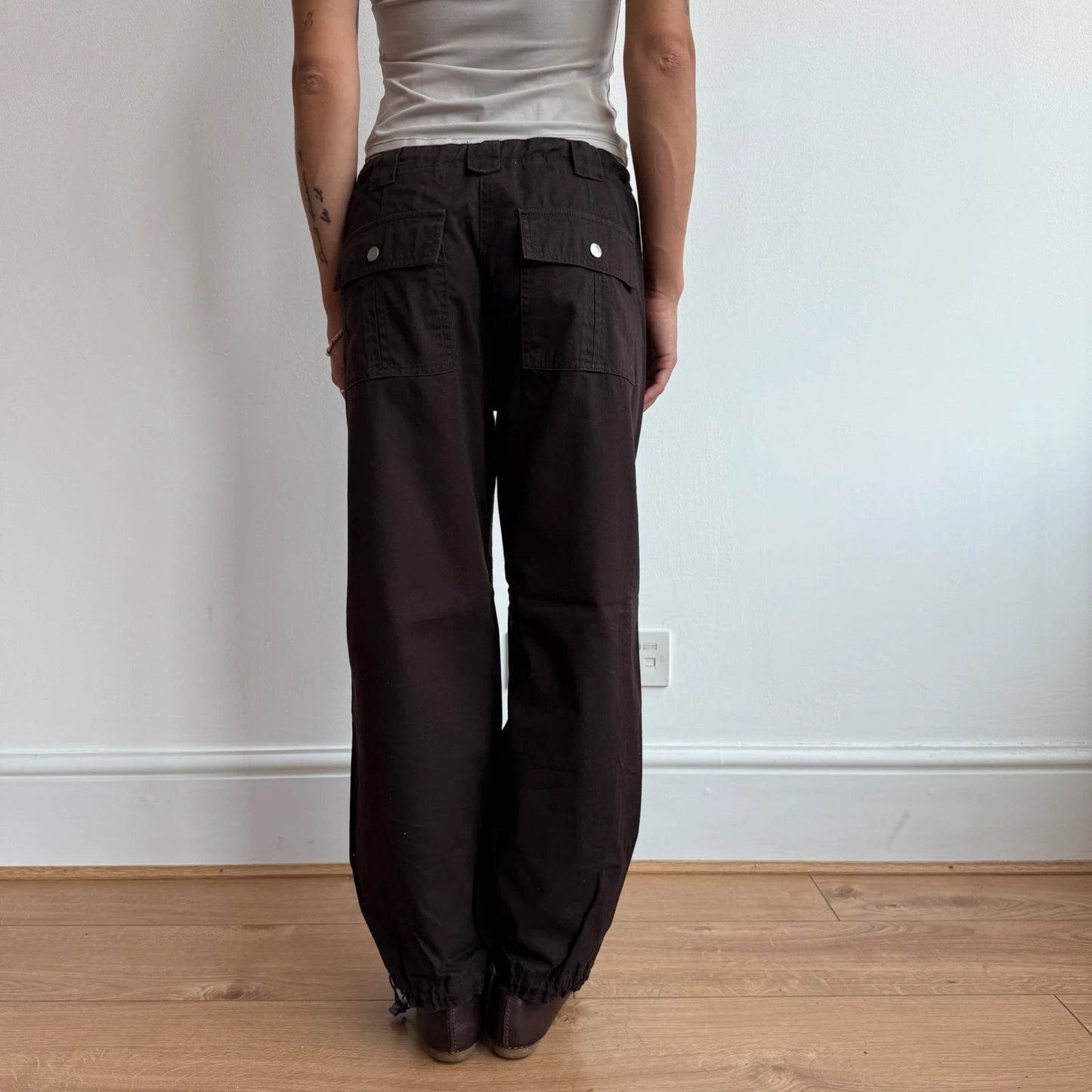 Brown toggle cargo capris - Size S