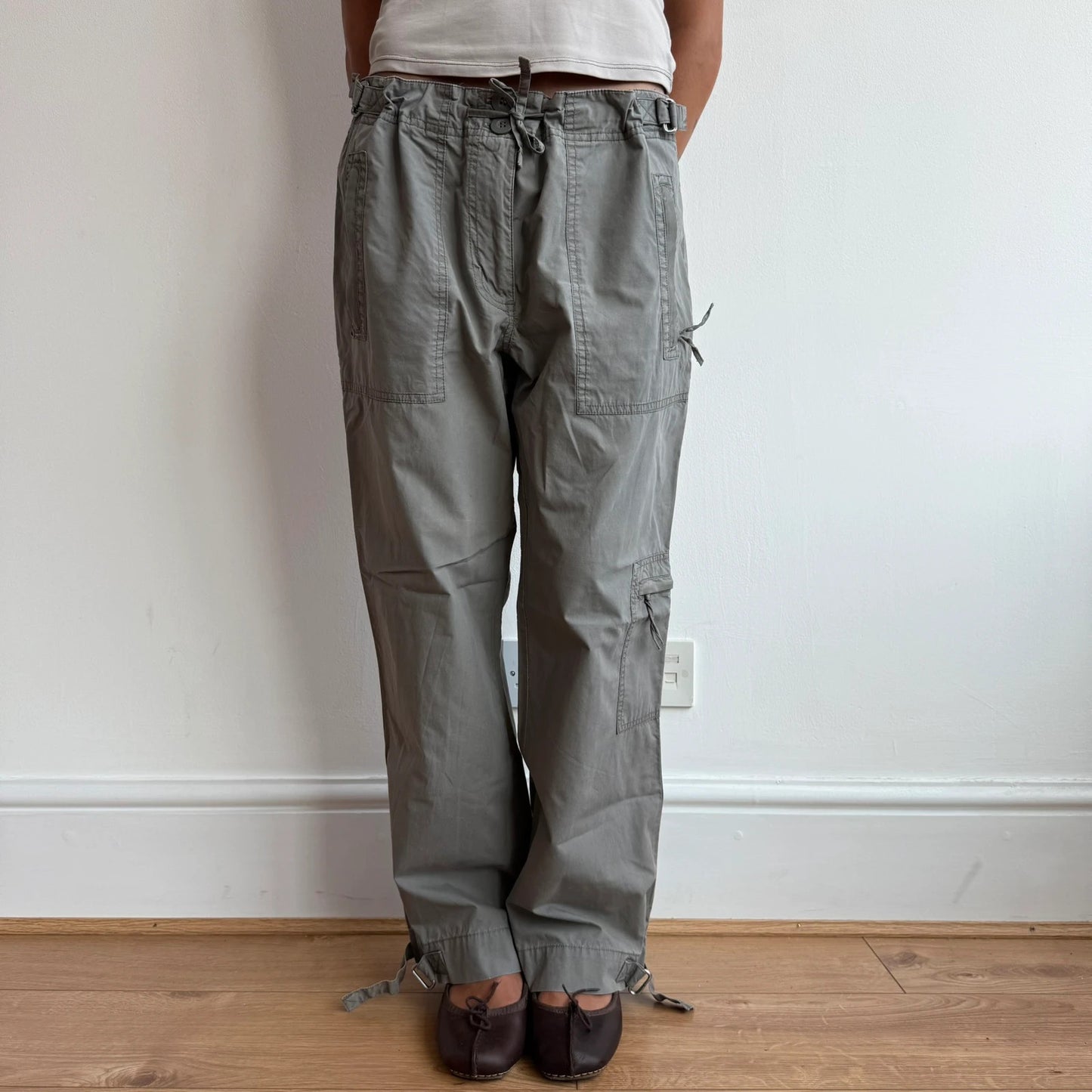 Khaki cargo buckle trousers / capris - Size S/M