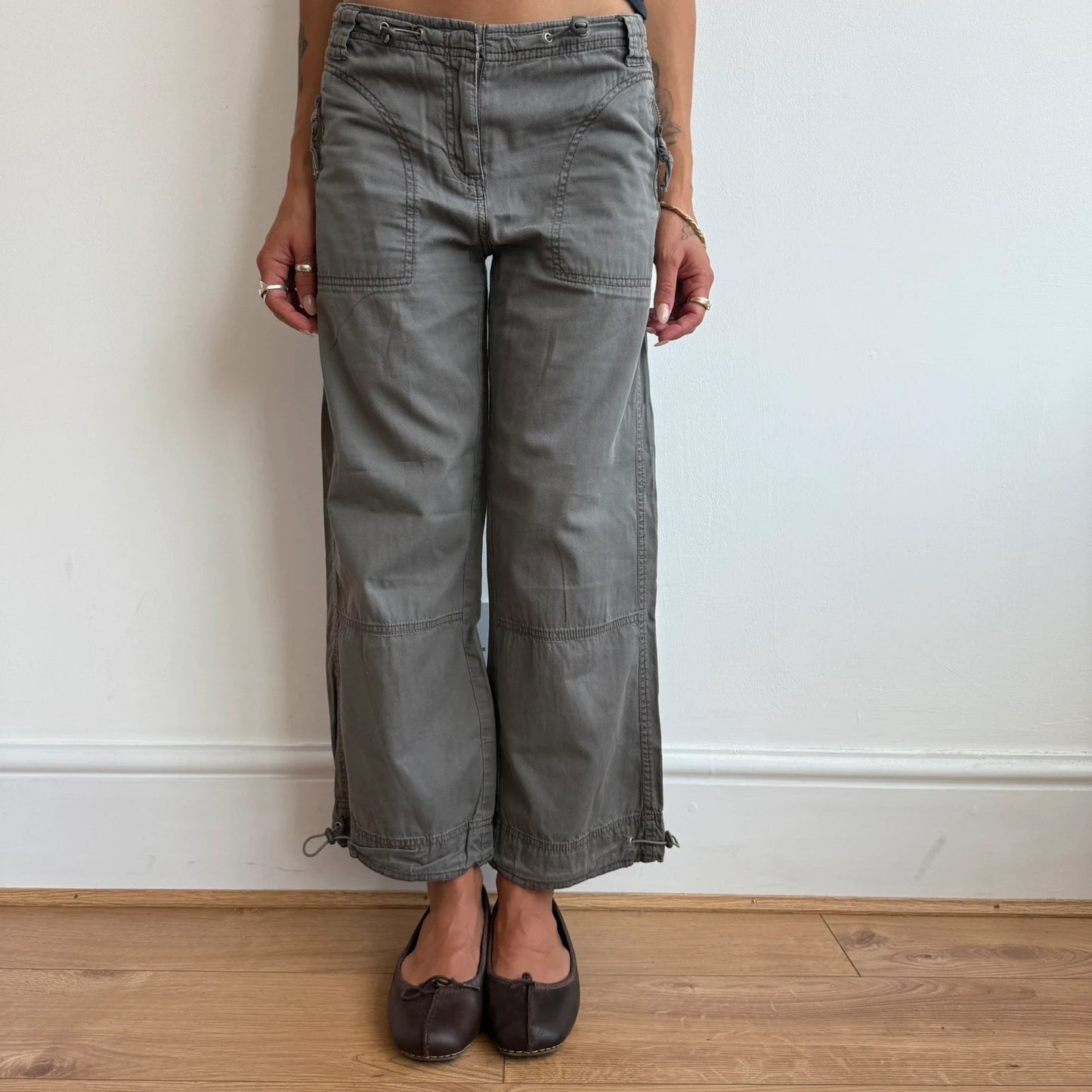 Khaki toggle waist capris / cargo trousers - Size XS