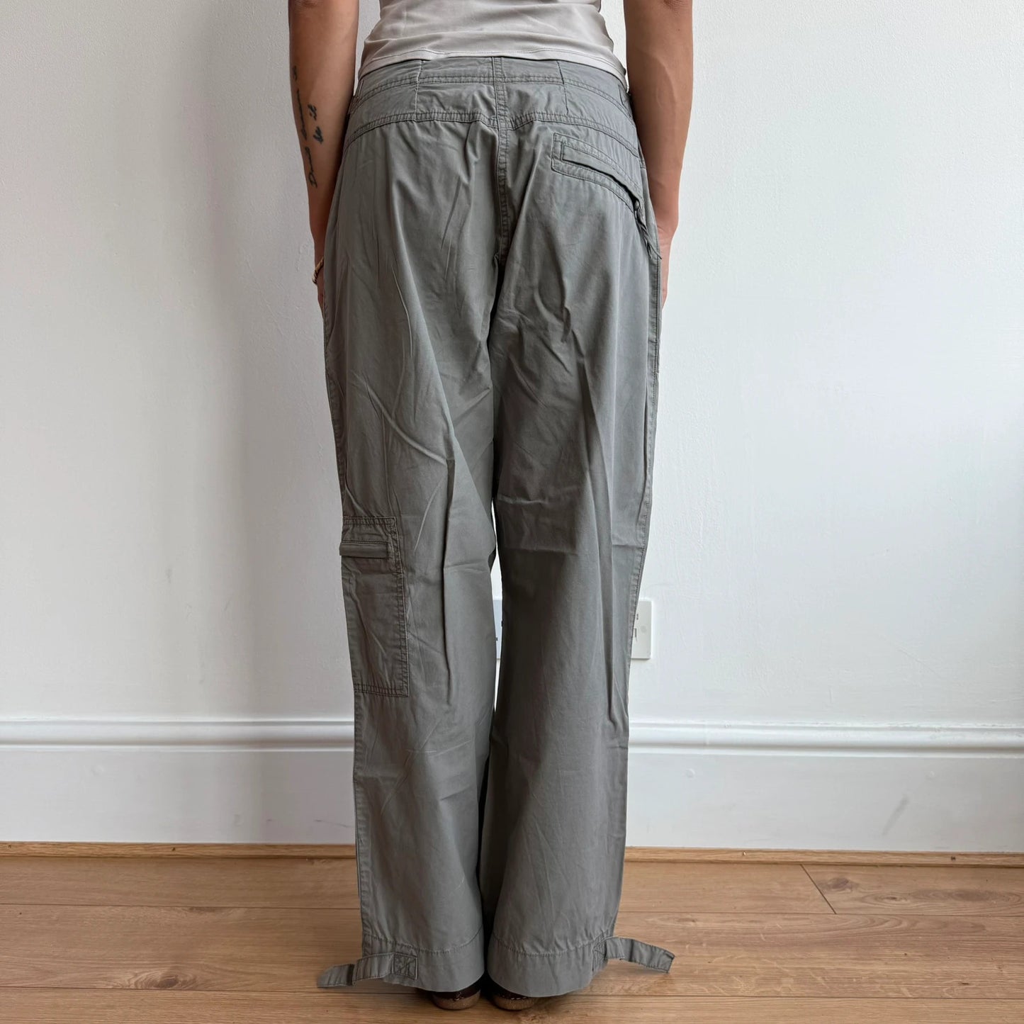 Khaki cargo buckle trousers / capris - Size S/M