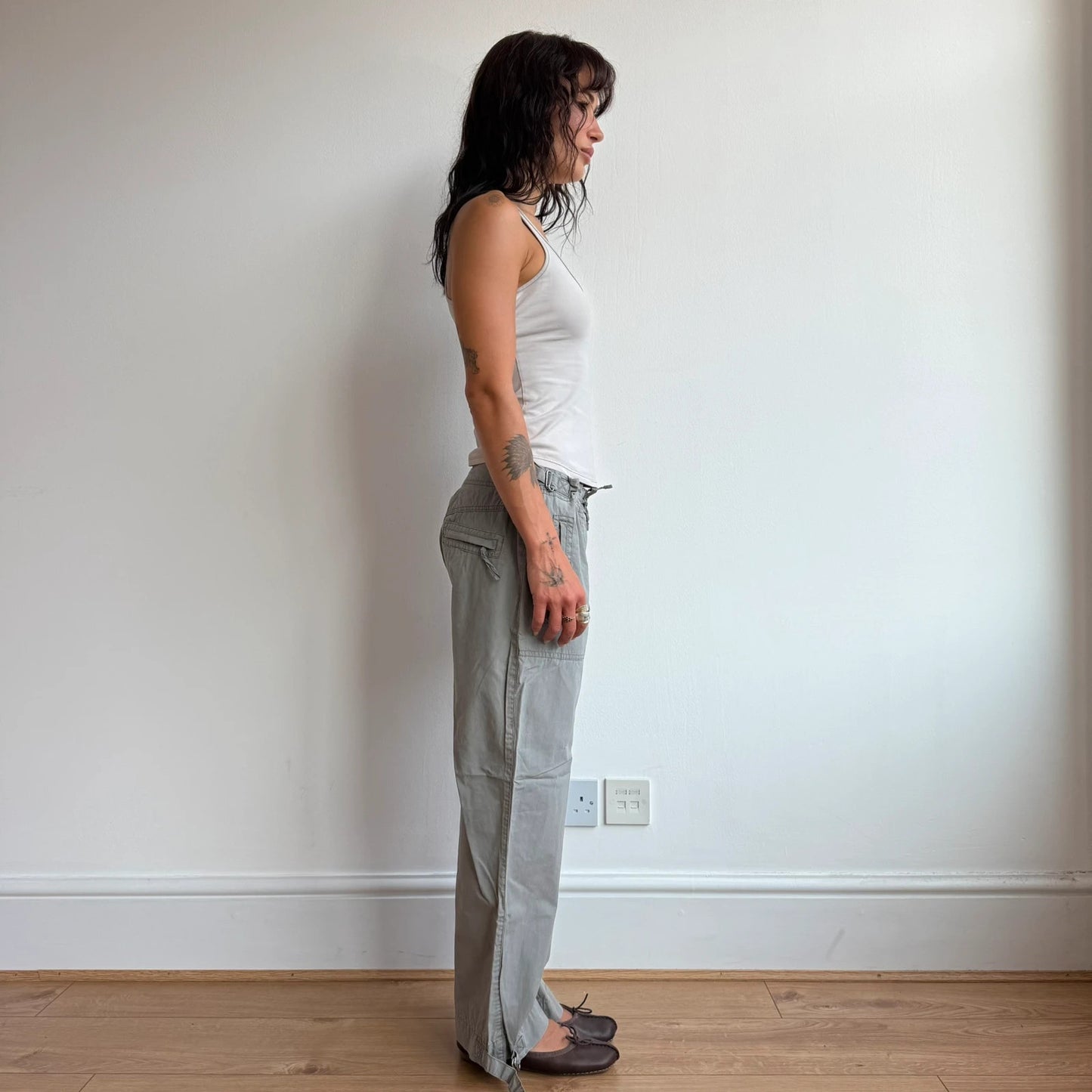 Khaki cargo buckle trousers / capris - Size S/M